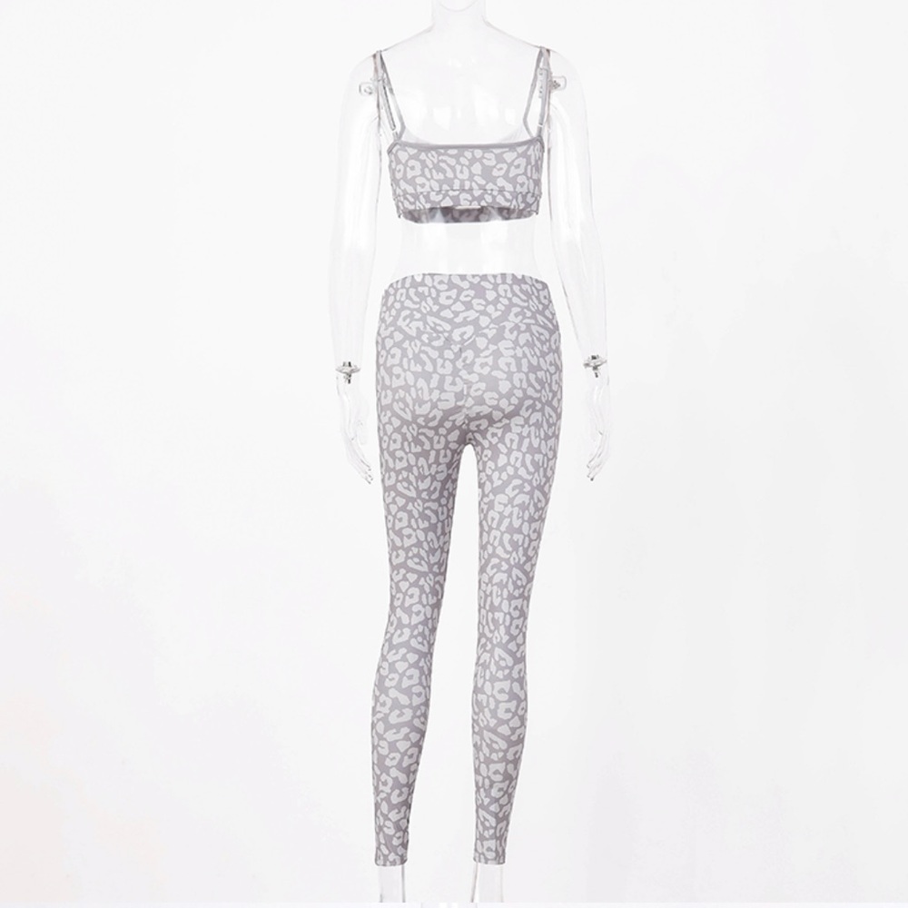 ๐ค Emma Gray Leopard Print Workout Set ๐ค - Picture 9 of 15